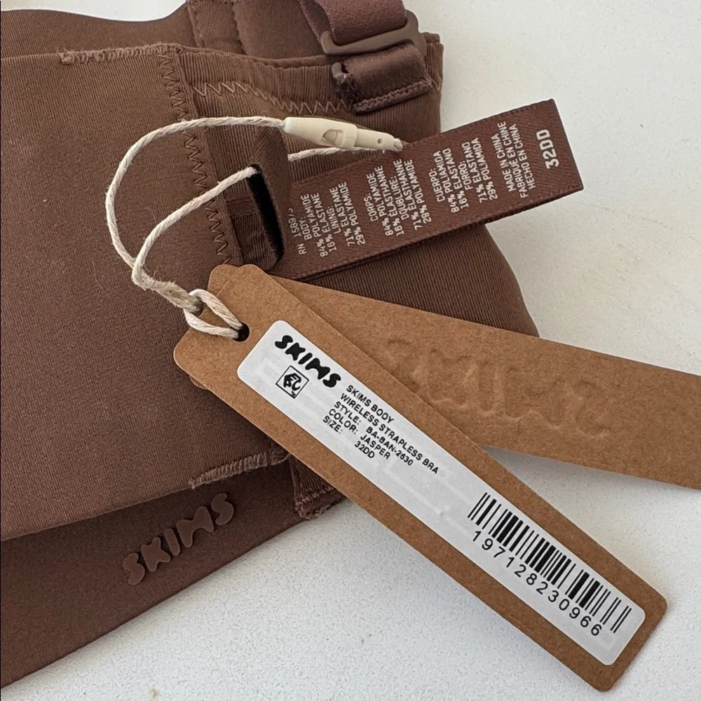 SKIMS Molded Bra - Brown/Mocha 32DD - Picture 3 of 6